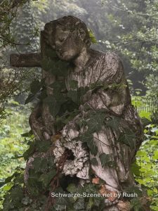 Grabstatue Alter Friedhof Neuwied