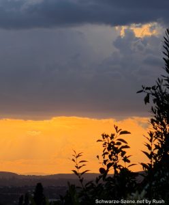 Sonnenuntergang, dunkle Wolken